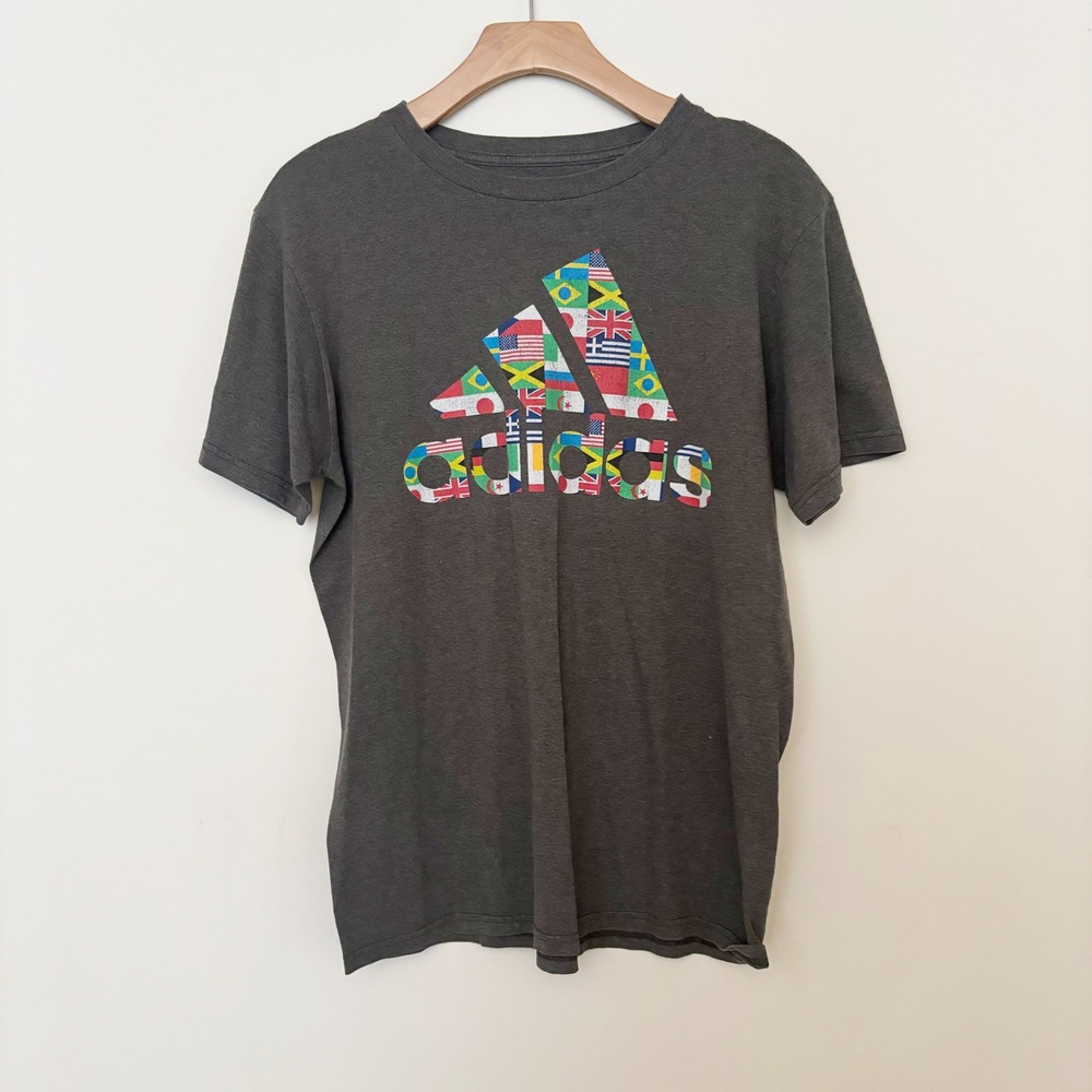 Adidas T-Shirt Mens Medium Gray International World Flags Logo The Go-To Tee